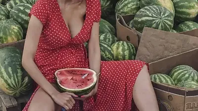 수박 농사짓는 시골처녀