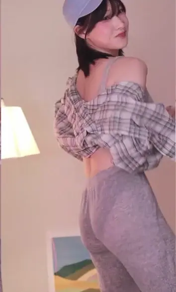 회색 CK 브라 회색 골지츄리닝 속 팬티 비치는 명아츄